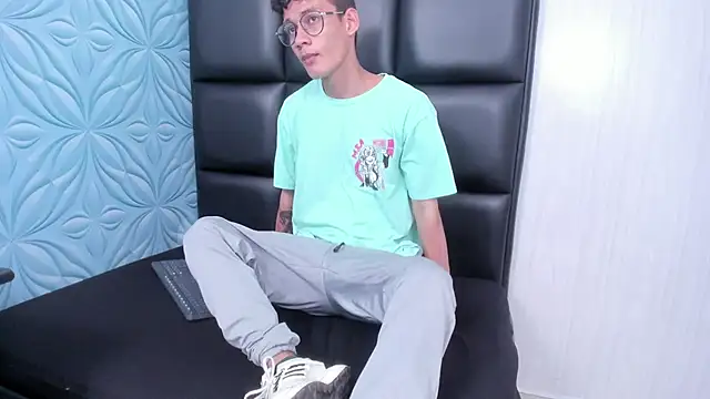 LittleMax23 online show from November 22, 1:32 pm