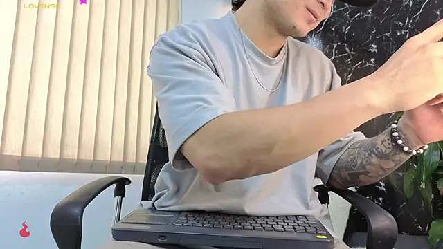 Alexander ferre online show from February 18, 1:42 pm