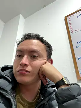 Snapshot of Robert2_honey chatting on October 5, 8:07 am Robert2 honey online show from October 5, 8:07 am