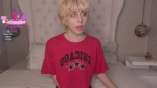 OliIverr22 online show from October 9, 1:49 pm