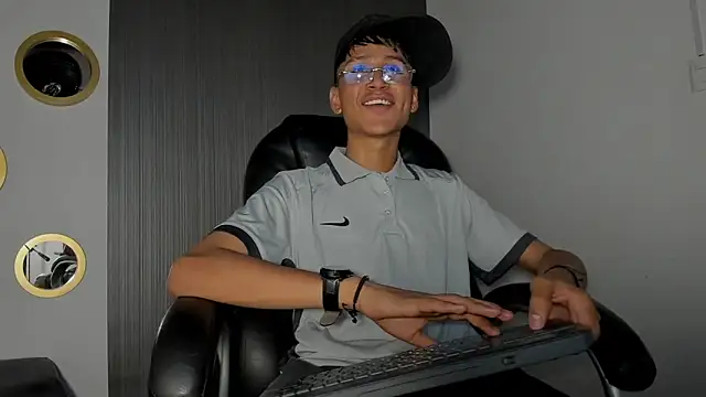 Daddy Darcks online show from October 2, 8:46 pm