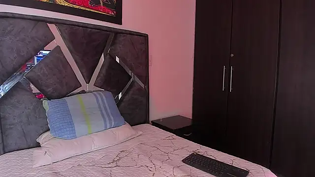 wyatt 3 online show from November 4, 2:07 pm