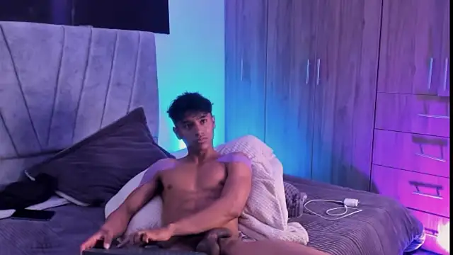 ZYZZ1312 online show from October 14, 7:32 pm