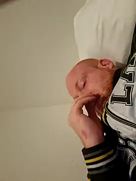 svenni2525 online show from January 6, 8:46 pm