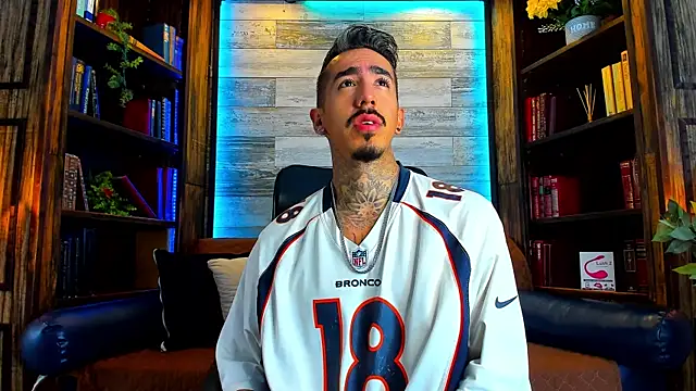 Donovan Desmond online show from December 17, 3:36 am