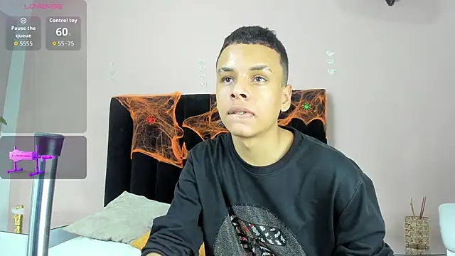 Snapshot of Xavier_fox_ chatting on October 3, 4:17 am Xavier fox online show from October 3, 4:17 am