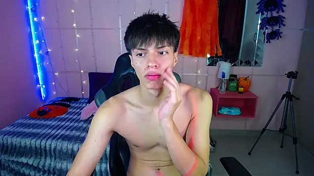 Justin gray  online show from October 24, 9:05 pm