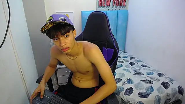Justin gray  online show from September 22, 9:03 pm