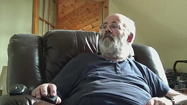 Snapshot of janzer13 chatting on October 5, 2:10 pm janzer13 online show from October 5, 2:10 pm