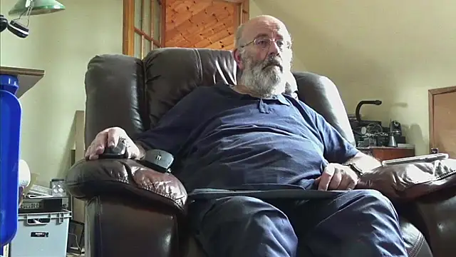 Snapshot of janzer13 chatting on September 23, 2:27 pm janzer13 online show from September 23, 2:27 pm