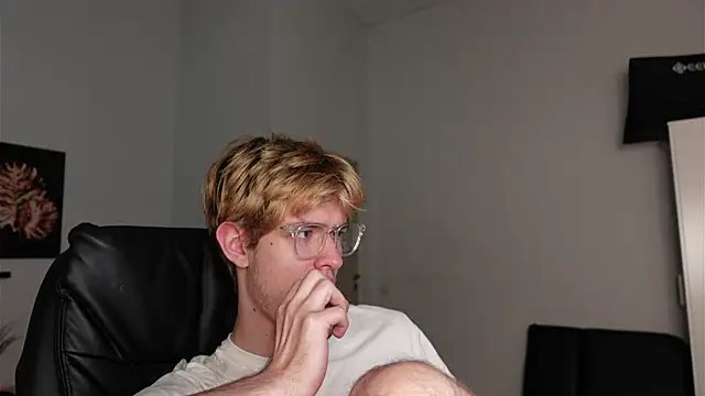 Logan Fraser online show from October 26, 2:41 pm