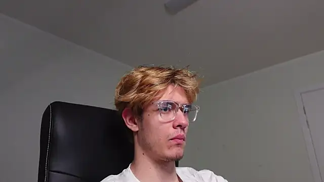 Logan Fraser online show from October 28, 2:52 pm