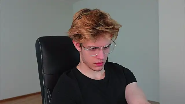 Logan Fraser online show from October 22, 7:12 am