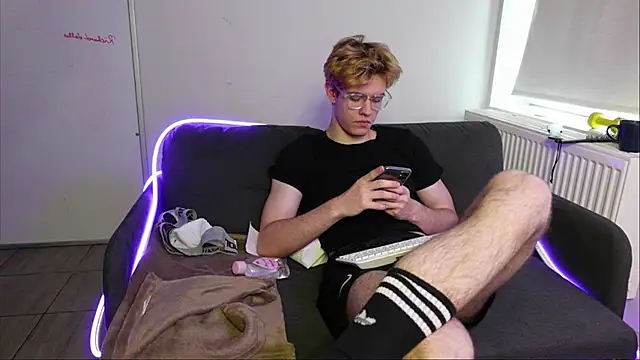 Logan Fraser online show from October 15, 1:52 pm