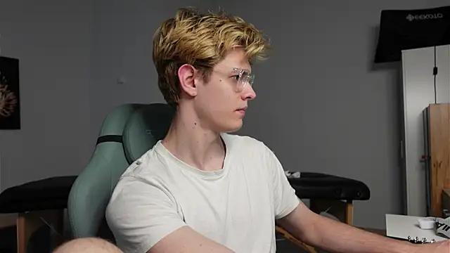 Logan Fraser online show from October 14, 1:51 pm