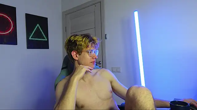 Logan Fraser online show from October 9, 12:21 pm