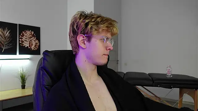 Logan Fraser online show from October 19, 1:25 pm