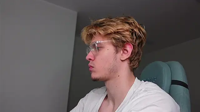 Logan Fraser online show from October 30, 4:08 pm