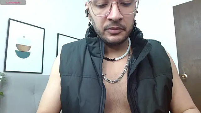   Damian    online show from October 18, 11:20 pm