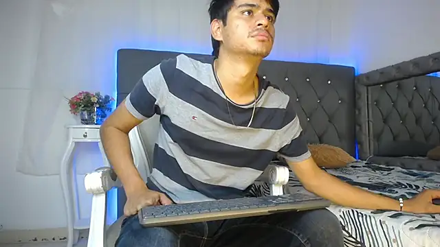 Charlie Cock  online show from September 30, 4:51 am