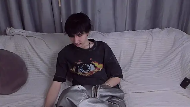 Noah Hilles online show from October 4, 1:27 pm