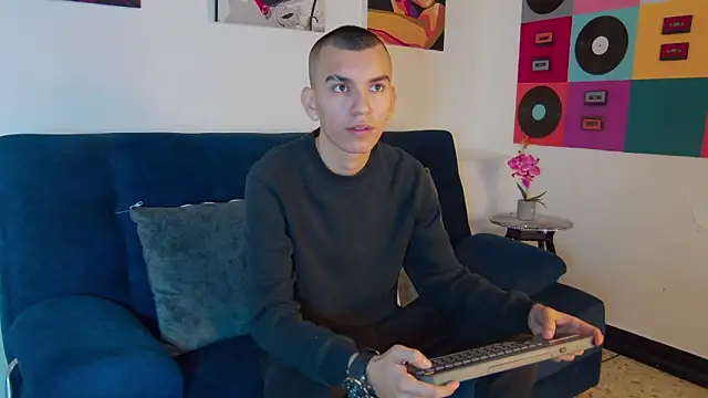 RowanCley online show from October 17, 2:32 pm