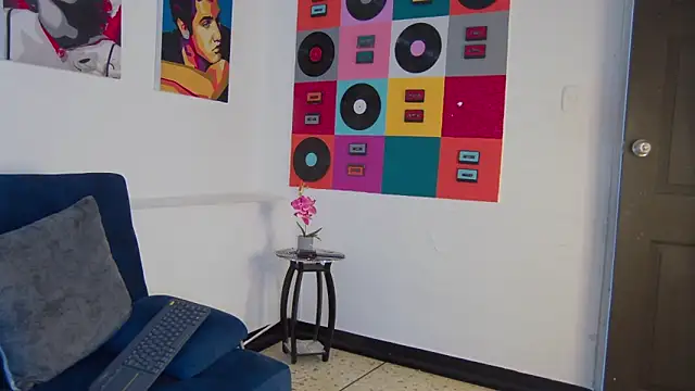 RowanCley online show from October 18, 2:33 pm