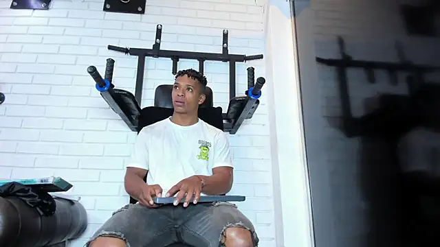 ItaloMoore online show from March 12, 11:29 am