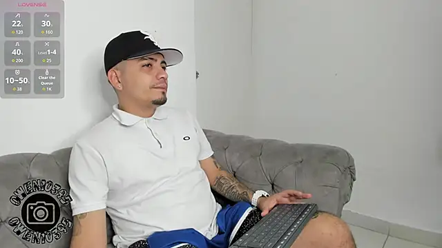 OwenStonne  online show from October 15, 3:47 am