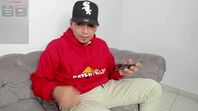 OwenStonne  online show from October 12, 4:17 am