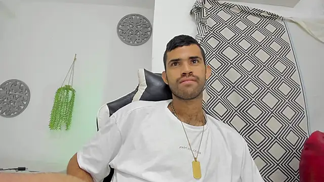 adri sexboy229 online show from October 19, 6:28 am