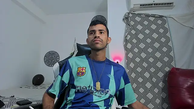 adri sexboy229 online show from October 17, 6:06 am