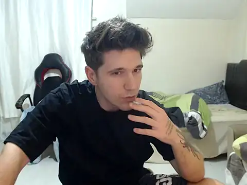 Snapshot of 2handsomemann chatting on October 4, 8:46 pm 2handsomemann online show from October 4, 8:46 pm