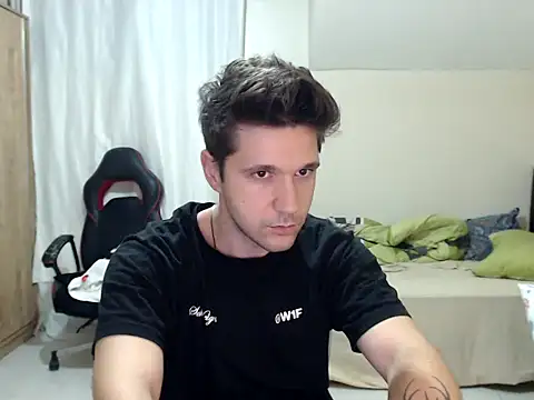 Snapshot of 2handsomemann chatting on September 16, 12:01 am 2handsomemann online show from September 16, 12:01 am
