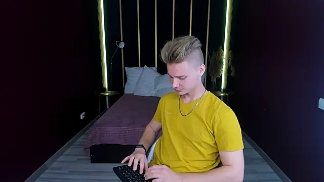 LawrenceMiles online show from September 26, 11:19 am