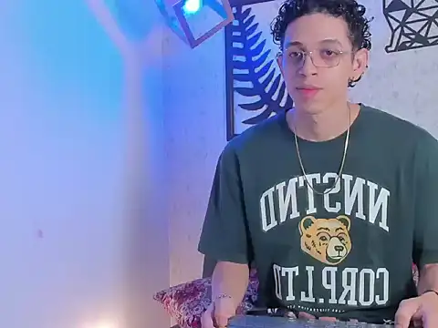 Snapshot of nicolai_drake chatting on September 18, 3:30 am nicolai drake online show from September 18, 3:30 am