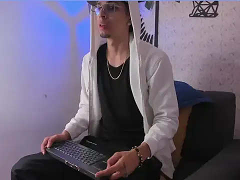 nicolai drake online show from October 11, 3:32 am