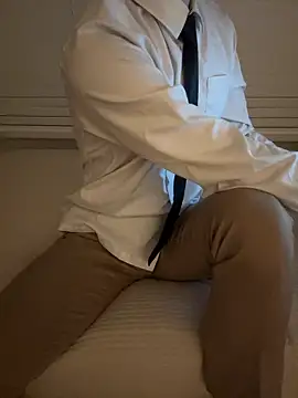 max x xine  online show from October 23, 3:04 pm