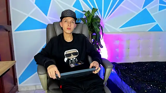 ArthurCox online show from October 10, 5:51 pm