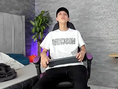 ArthurCox online show from November 4, 5:36 pm