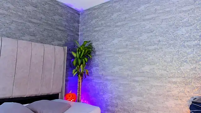 ArthurCox online show from October 31, 7:39 pm