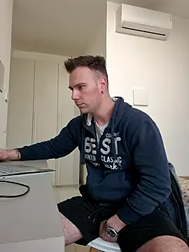 mrlyuis online show from April 21, 9:15 am