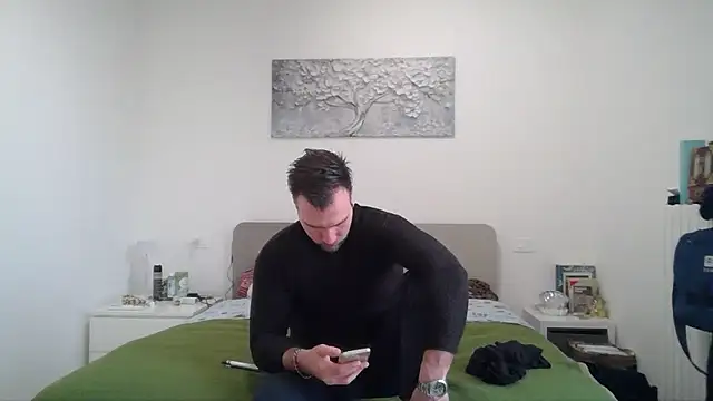 mrlyuis online show from February 6, 12:46 pm