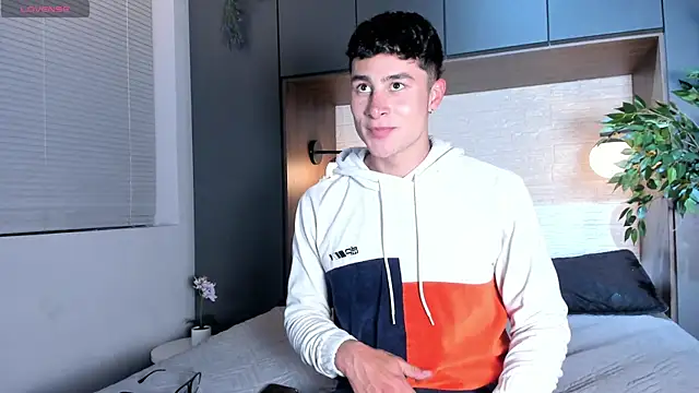 AustinJones  online show from December 19, 7:44 pm