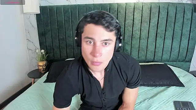 AustinJones  online show from February 20, 7:37 pm