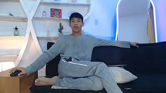 BEAUTY BOYS1 online show from October 8, 6:29 am