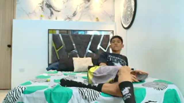 BEAUTY BOYS1 online show from October 24, 7:10 am