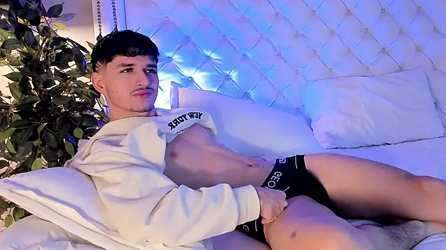 LiamMuller online show from November 21, 12:04 pm