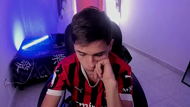 Aron Boyy online show from December 19, 8:06 pm