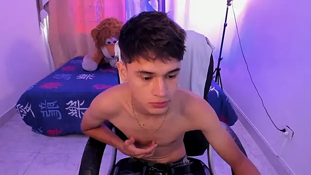 Aron Boyy online show from April 13, 9:04 pm